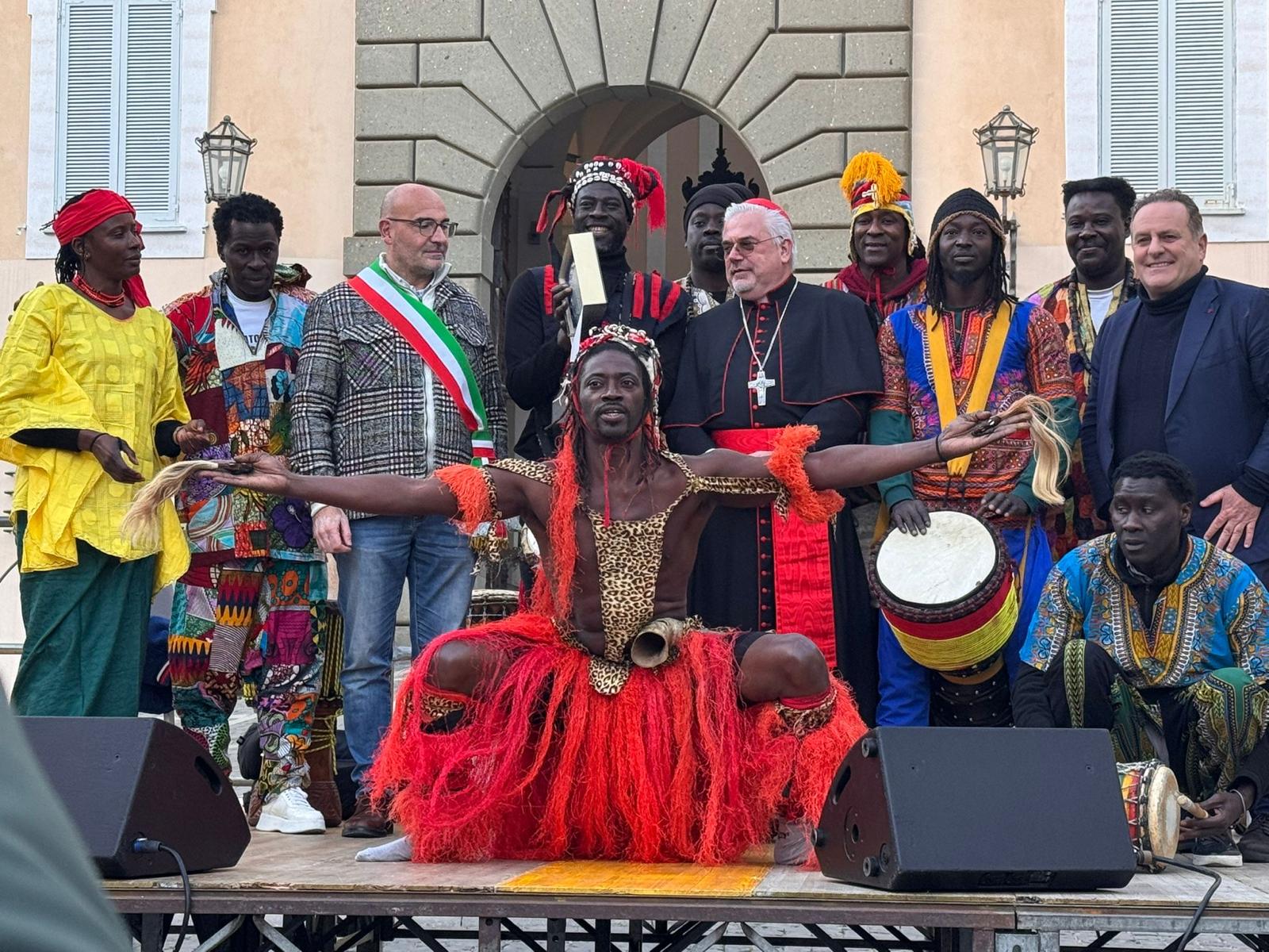 Moustapha Mbengue e i Tam Tam Morola accendono la piazza di Castel Gandolfo nella giornata conclusiva della prima edizione dell'HFF 2025